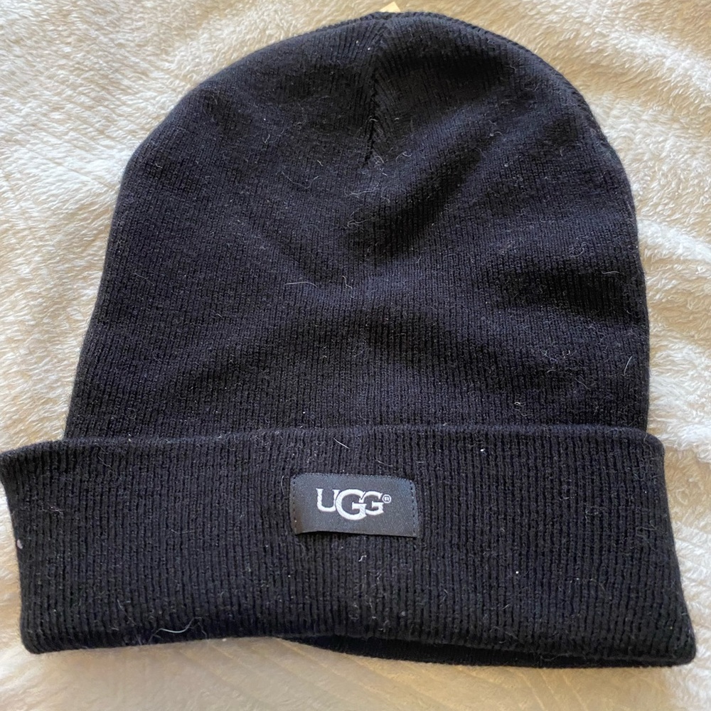 UGG Classic Black Beanie